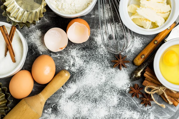 与糖、 面粉、 鸡蛋、 黄油烤背景 — 图库照片