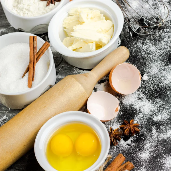 与糖、 面粉、 鸡蛋、 黄油烤背景 — 图库照片