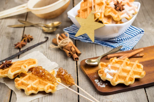 Ev yapımı Belçika waffle ile pudra şekeri — Stok fotoğraf