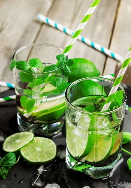 Mojito kokteyl ve malzemeler