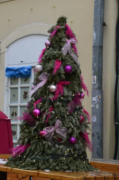 Karácsonyi Dekoráció Elvont Háttérrel Díszített Karácsonyfa Fényes Karácsonyi Koszorúk Ékszerek — Stock Fotó