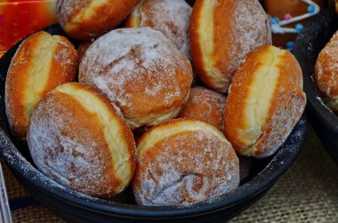 Noel pastası, Noel pastası süslendi ve şenlikli bir eğlence için yapıldı.