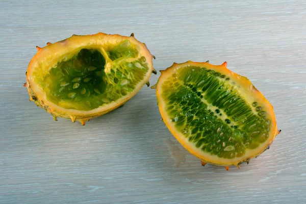 Kivano Frutas Rodajas Kiwano Melón Sobre Fondo Madera Cerca — Foto de Stock