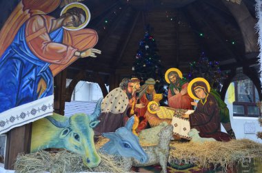 Ocak 2020. Lviv. Ukrayna. Geleneksel Noel süsü. İsa Mesih 'in doğduğu sahne. Noel İsa 'nın doğumu sahnesi. İncil' deki kutsal heykellerin olduğu noel sahnesi. Beytüllahim yıldızının sembolleri. .