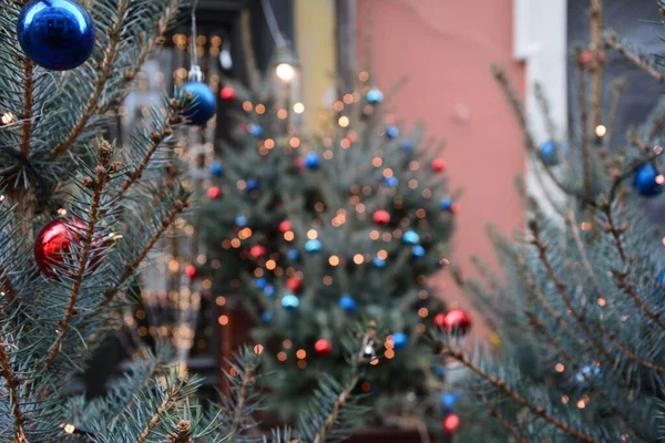 Decorações Natal Rua Luzes Coloridas Bokeh Feriado Iluminação Noturna Cidade — Fotografia de Stock