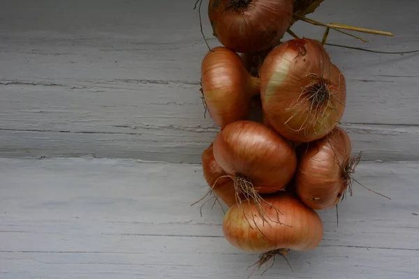 Çelenge Dokunmuş Sarı Soğan Soğanı Lezzetli Yararlı Vitaminler Vejetaryen Vejetaryen — Stok fotoğraf