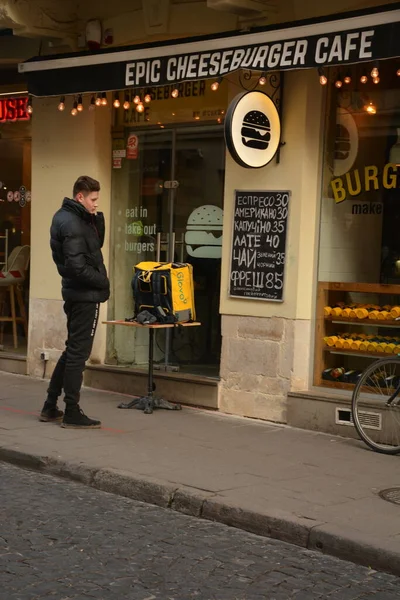 Lviv Ukraine January 2021 Deliveryman Glovo Center Lviv Ukraine Shutdowns — Stock Photo, Image