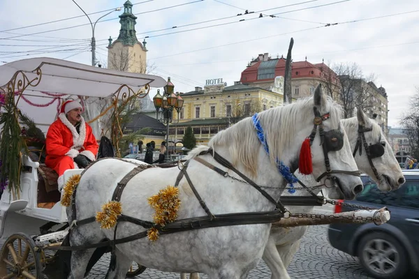 Lviv Ucrania Enero 2021 Carruaje Turístico Esperando Los Pasajeros Las —  Fotos de Stock