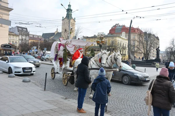 Львов Украина Январь 2021 Года Туристический Вагон Ждет Пассажиров Улицах — стоковое фото