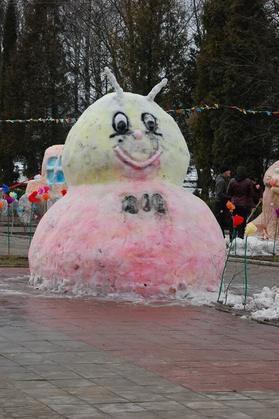 Ucrânia Dubno Rivne Região Janeiro 2019 Estátuas Neve Exibidas Rua — Fotografia de Stock