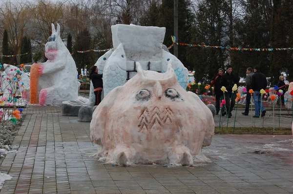 Ukraina Region Dubno Rivne Styczeń 2019 Śnieżne Posągi Wystawione Ulicy — Zdjęcie stockowe