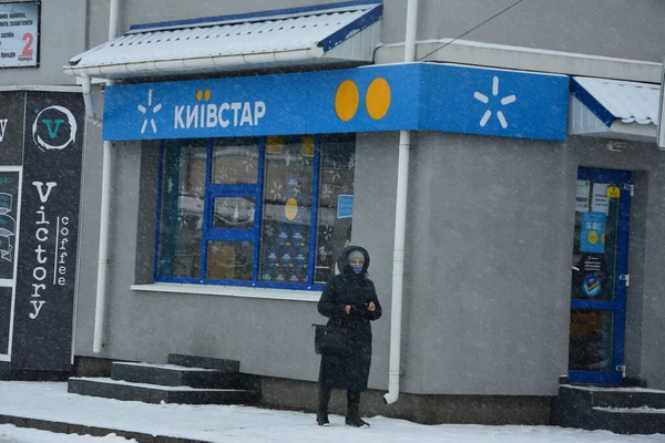 Zdolbuniv. Rivne bölgesi. Ukrayna. Ocak 2021 Kyivstar Ukrayna 'nın en büyük cep telefonu operatörü.