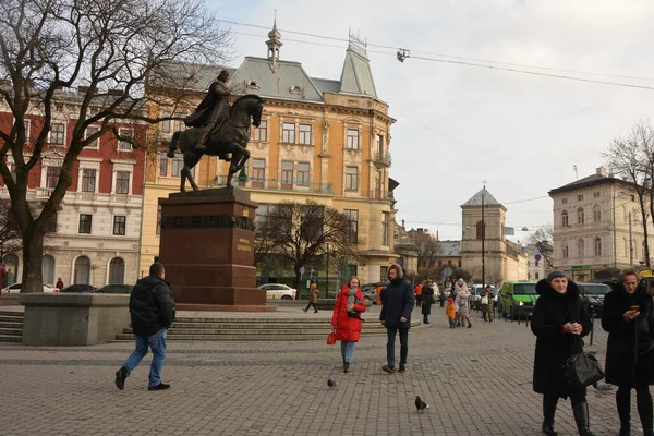 Lviv Ucrânia Janeiro 2021 Monumento Rei Danylo Halytskyi Lviv Ruas — Fotografia de Stock