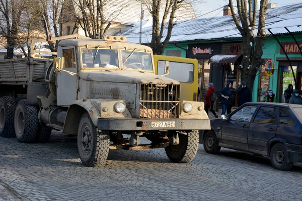利沃夫乌克兰 2021年1月旧苏联复古卡车拖拉机Kraz 221 现在被用于货物运输 — 图库照片