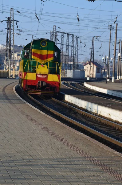Uma Poderosa Locomotiva Diesel Chme3 Com Trem Carga Anda Longo — Fotografia de Stock