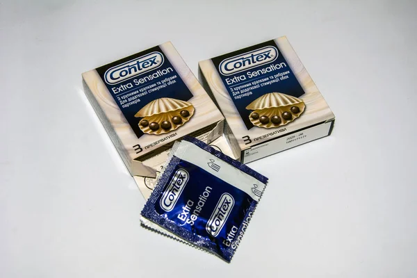 Lviv Ukraina Februari 2021 Contex Ljus Kondomer Vit Bakgrund Kondompaket — Stockfoto