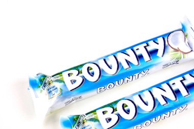 Lviv. Ukrayna. Mart 2021 Ödül çikolatası. Stüdyo fotoğrafı, beyaz arka plan görüntüsü. Çikolatalı çikolata..