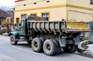 KrAZ-256B (1966), Sovyet Otomotiv Sanayi Serisi. Sovyetler Birliği 'nden eski Sovyet kamyonu Kraz 256.Ağır çiftlik evi..