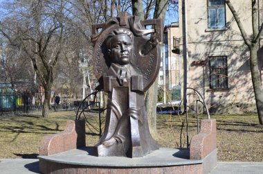 Rivne. Ukrayna. Mart 2021, bir zamanlar yaşadığı Rivne kentindeki dünyaca ünlü sanatçı Georgii Kosmiadi için bir anma işareti..