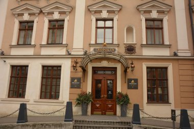 Leopolis Oteli. Leopolis Hotel, Ukrayna 'nın Lviv şehrinde 2007 yılında şehir merkezindeki çok sayıda yeniden inşa edilmiş antik binada açılan bir oteldir..