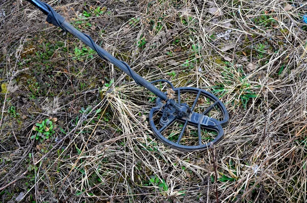 Suche Nach Metalldetektor Auf Dem Feld Metalldetektor Mit Einem Spaten — Stockfoto