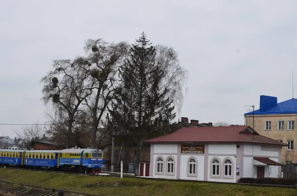 Rivne Ucrania Abril 2021 Los Semáforos Ferroviarios Fondo Locomotora Del — Foto de Stock