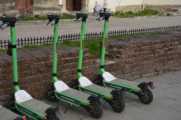 Lviv Ukraina Maj 2021 Hyra Elektriska Skotrar Stadens Gata Elektrisk — Stockfoto