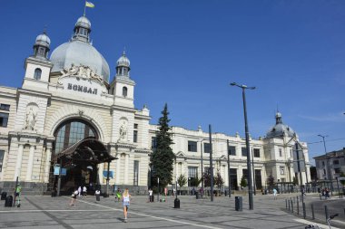 Lviv. Ukrayna. Temmuz 2021 Merkez İstasyonu Lviv-Holovnyi, Lviv-Holovnyi, Ukrayna Art Nouveau cephe merkezi istasyonu Lviv-Holovnyi, Lviv, Ukrayna