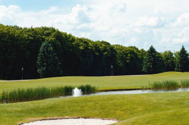 Golf sahası. Güzel manzara.
