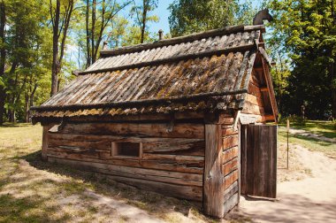 Ukrayna, Pereyaslav-Khmelnitsky, Mayıs 2019. Halk Mimarisi ve Orta Dinyeper 'in Hayatı Müzesi. XI yüzyılın konutu, Pereyaslav-Khmelnitsky şehri