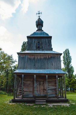 Ukrayna, Pereyaslav-Khmelnitsky, Mayıs 2019. Halk Mimarisi ve Orta Dinyeper 'in Hayatı Müzesi. Antik Ukrayna Kilisesi.