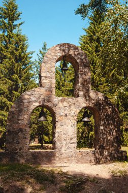 Ukrayna, Pereyaslav-Khmelnitsky, Mayıs 2019. Halk Mimarisi ve Orta Dinyeper 'in Hayatı Müzesi. Çan kulesi