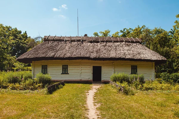 ウクライナ Pereyaslav Khmelnitsky 2019年5月 民俗建築と中世ドニエプルの生活の博物館 Polissya House Vabli Kyiv地域の村 19世紀後半のことです — ストック写真