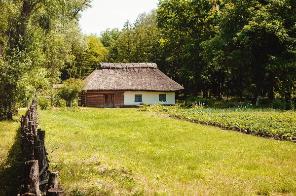 ウクライナ Pereyaslav Khmelnitsky 2019年5月 民俗建築と中世ドニエプルの生活の博物館 オイルシェールの家と引き出し — ストック写真