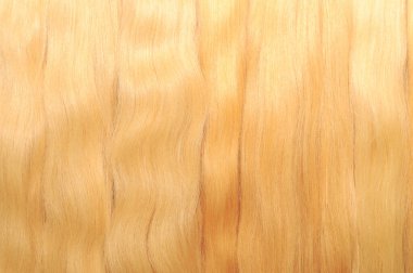 Boyamadan sonra doymuş sağlıklı parlak saçlar. Toparlanma yapısı kavramı.