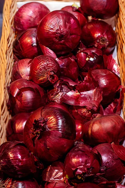 Red Onions Basket Market — Stock Photo, Image