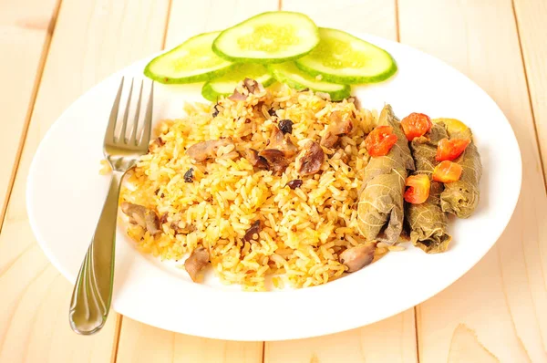 Reis Mit Fleisch Gemüse Und Gewürzen Zubereitet Brötchen Mit Fleisch — Stockfoto