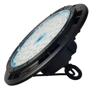 LED spot ışığı beyaz arkaplanda izole edildi.