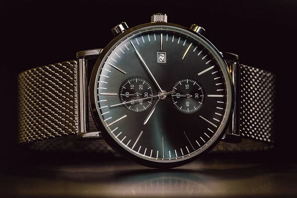 现代计时器的腕表代表了手表的技术 — 图库照片