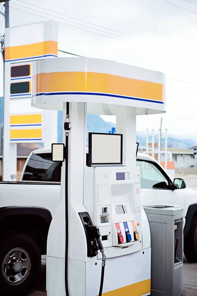 Gas Station White Orange — Stock Photo, Image