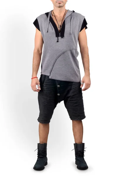Przystojniak Pozował Mężczyzna Model Pokazuje Ubrania Buty Odizolowanym Tle — Zdjęcie stockowe