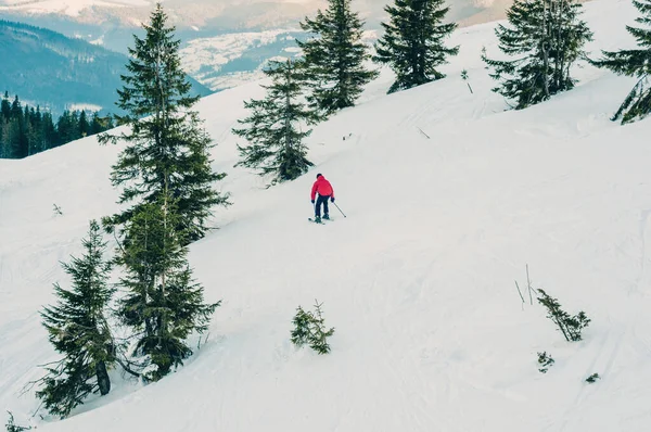 Longitud Total Esquiador Esquiando Sobre Nieve Fresca Polvo — Foto de Stock