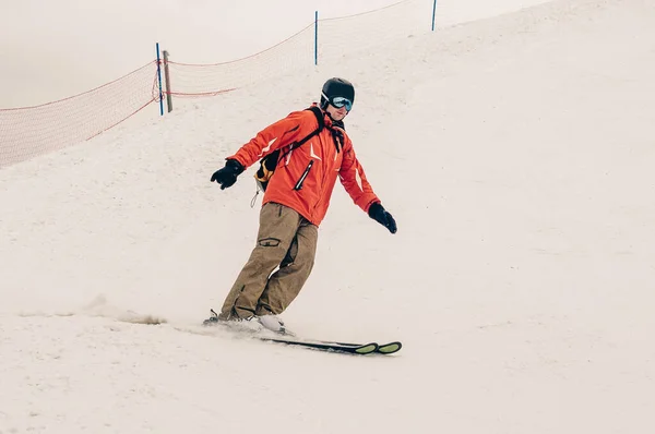 Skieur Freeride Avec Sac Dos Descendant Dans Mouvement Gel Poudre — Photo