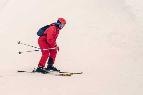 Skieur Freeride Avec Sac Dos Descendant Dans Mouvement Gel Poudre — Photo