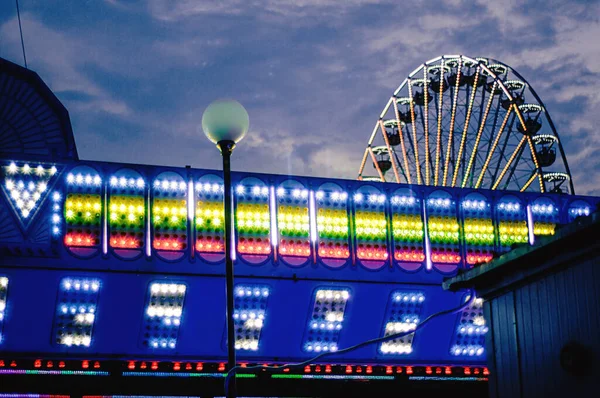 Roda Gigante Fundo Céu Noturno Verão — Fotografia de Stock