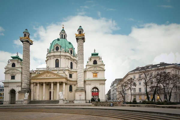 Барокова церква Карлськірхе у Відні — стокове фото