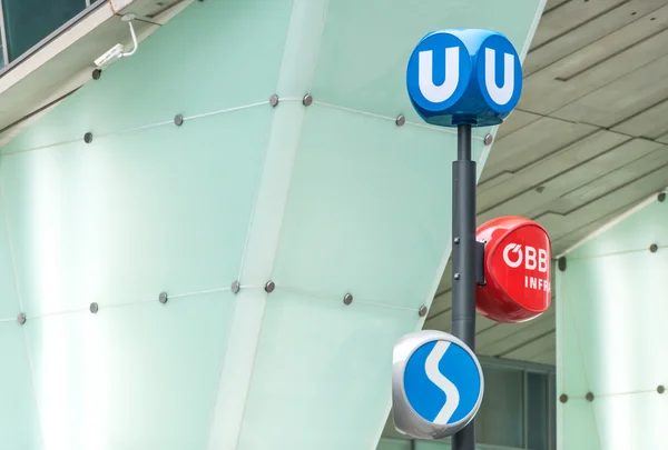 Közlekedési jelek Bécsben — Stock Fotó