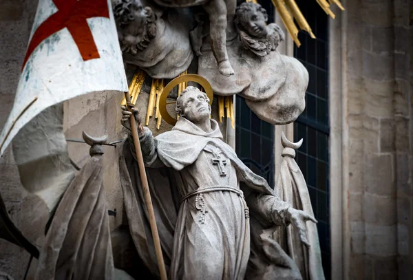 Άγαλμα στο St Stephens καθεδρικό ναό στη Βιέννη — Φωτογραφία Αρχείου