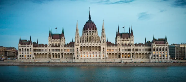 Palais du Parlement à Budapest — Photo