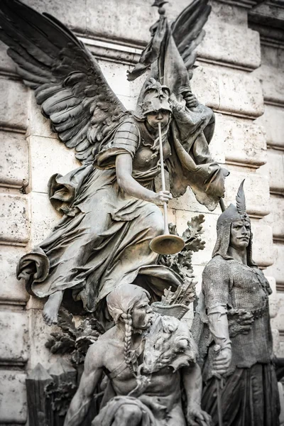 Estatuas en Budapest en la colina del castillo — Foto de Stock